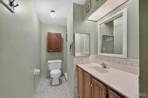 Bath - 7 Springlake Ct, Ballwin, MO 63011 photo 5 of 6