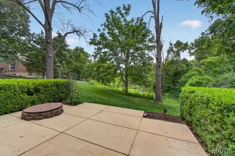 Exterior - 7 Springlake Ct, Ballwin, MO 63011 photo 4 of 6