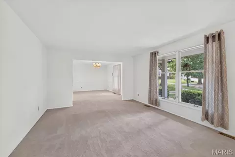 Living - 7 Springlake Ct, Ballwin, MO 63011 photo 1 of 9