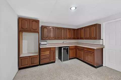Kitchen - 7 Springlake Ct, Ballwin, MO 63011 photo 2 of 2