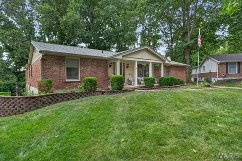 Exterior - 7 Springlake Ct, Ballwin, MO 63011 photo 2 of 6
