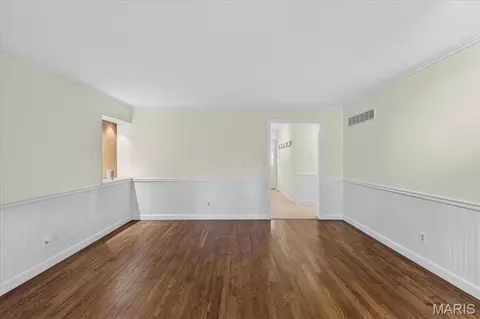 Living - 7 Springlake Ct, Ballwin, MO 63011 photo 6 of 9