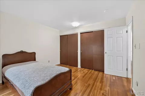 Bedroom - 7 Springlake Ct, Ballwin, MO 63011 photo 2 of 10