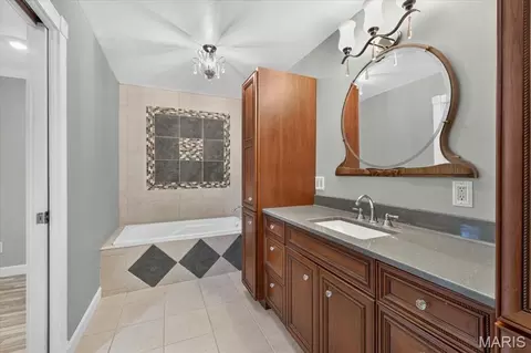 Bath - 7 Springlake Ct, Ballwin, MO 63011 photo 4 of 6