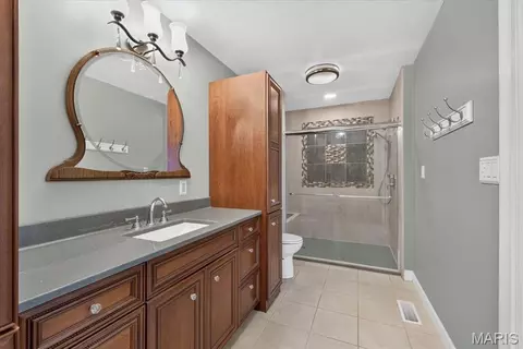 Bath - 7 Springlake Ct, Ballwin, MO 63011 photo 3 of 6
