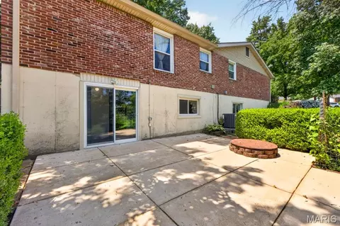 Exterior - 7 Springlake Ct, Ballwin, MO 63011 photo 5 of 6
