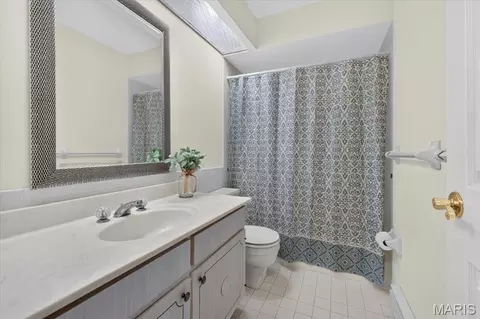 Bath - 7 Springlake Ct, Ballwin, MO 63011 photo 1 of 6