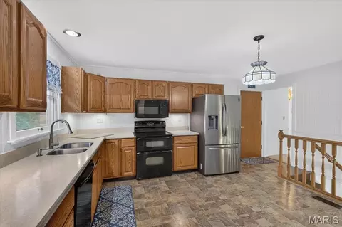 Kitchen - 7 Springlake Ct, Ballwin, MO 63011 photo 1 of 2
