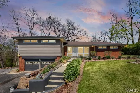 300 Carson Dr, Belleville, IL 62223