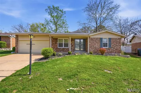 4905 Milsmar Dr, Saint Louis, MO 63128