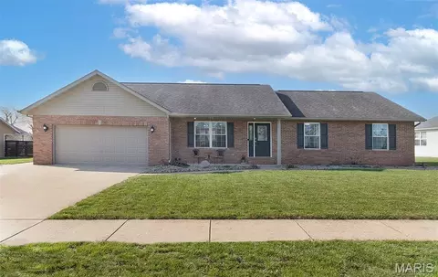 10004 Holy Cross Ln, Breese, IL 62230