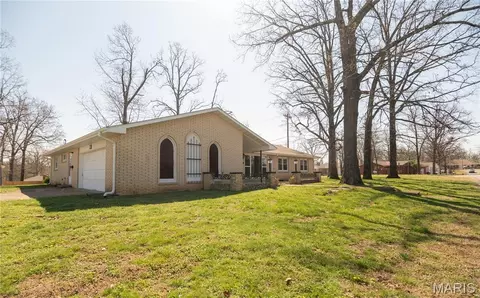 1915 Old Orchard Rd, Poplar Bluff, MO 63901