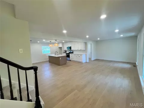 Living - 103 Denbigh Ter, Ballwin, MO 63011 photo 1 of 5