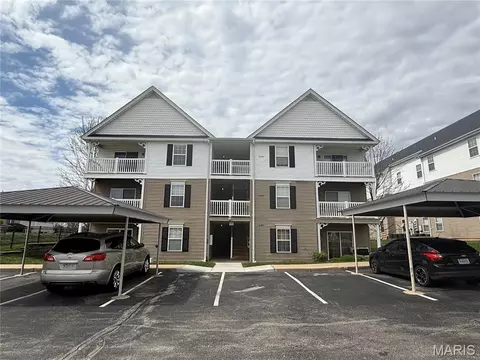 6102 Spring River Dr, O'fallon, MO 63368
