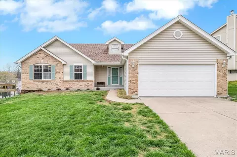 3121 Country Knoll Dr, Saint Charles, MO 63303