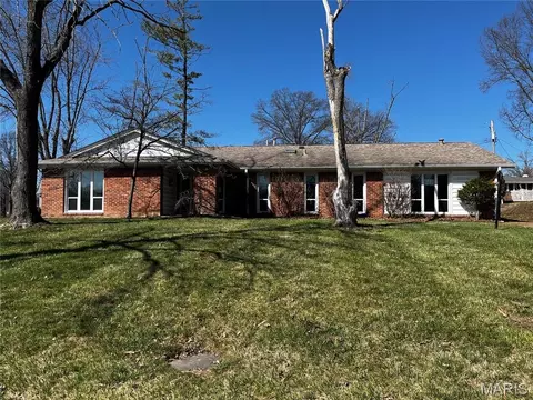 102 Five Meadows Ln, Ballwin, MO 63011