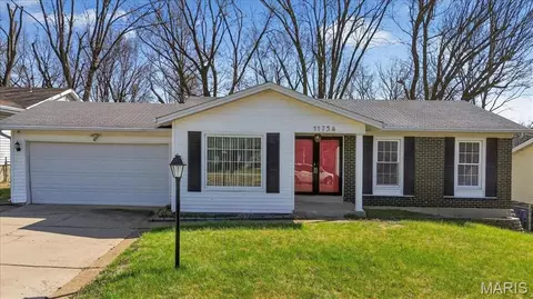 11754 El Somo Ct, Florissant, MO 63033