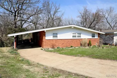 529 Barcia Dr, Saint Louis, MO 63119