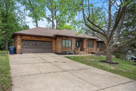 105 Willow Dr, Eureka, MO 63025
