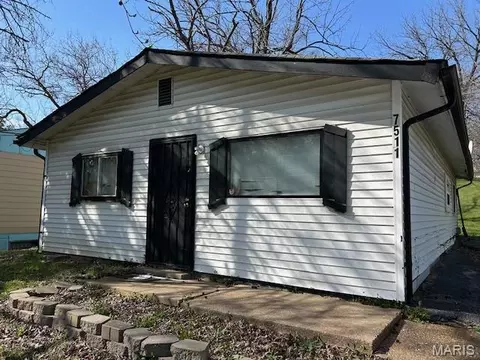7511 Blanding Dr, Ferguson, MO 63135