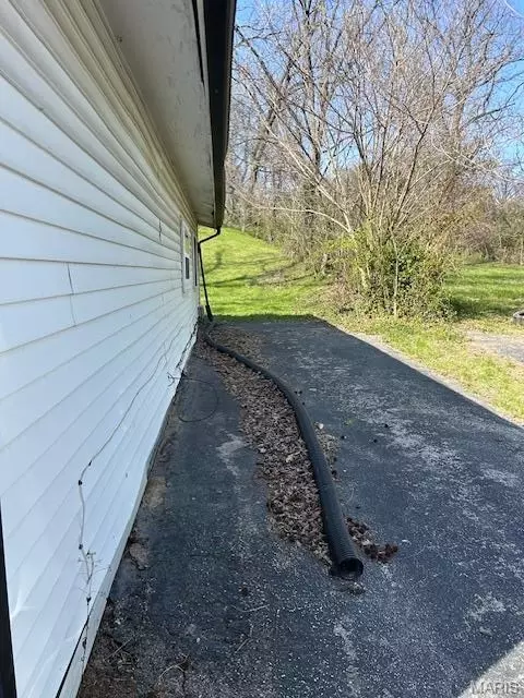 7511 Blanding Dr, Ferguson, MO 63135 photo 3