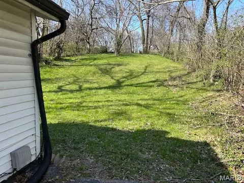 7511 Blanding Dr, Ferguson, MO 63135 photo 2
