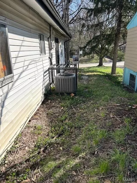 7511 Blanding Dr, Ferguson, MO 63135 photo 4
