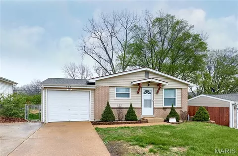 1422 Ramona Ln, Saint Charles, MO 63304