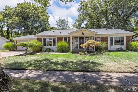 13172 Greenbough Dr, Saint Louis, MO 63146