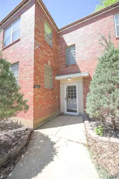 5876 Sunshine Dr #111, Saint Louis, MO 63109