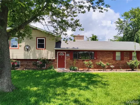 1590 Yellow Rock Rd, De Soto, MO 63020