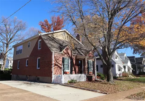 8829 Bridgeport Ave, Brentwood, MO 63144