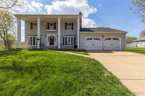 447 Redwood Dr, Farmington, MO 63640