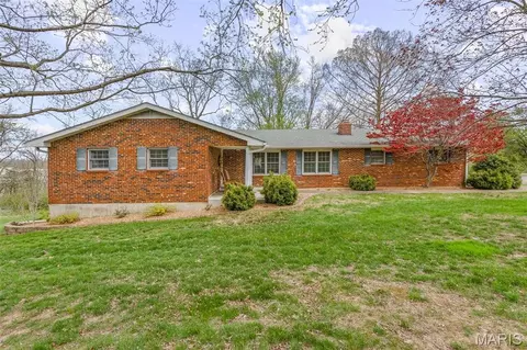 2692 Wycliff Dr, Farmington, MO 63640