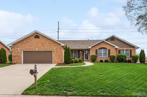 108 Calypso Dr, Belleville, IL 62221
