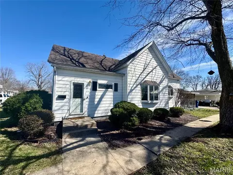 515 Madison St, Canton, MO 63435