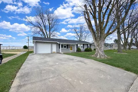 1213 Martha St, Palmyra, MO 63461