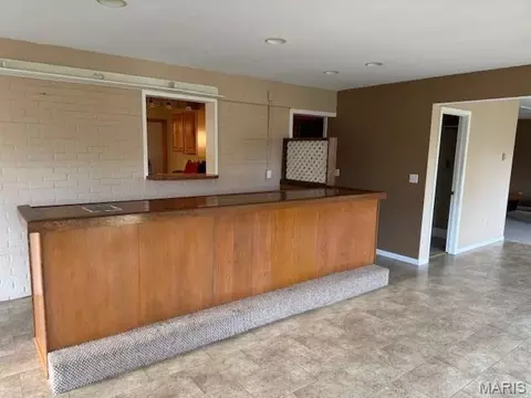 Living - 1105 James St, Washington, MO 63090 photo 7 of 8