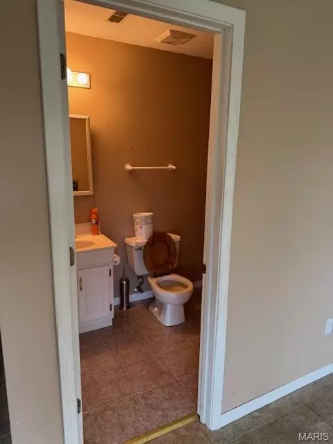 Bath - 1105 James St, Washington, MO 63090 photo 2 of 2
