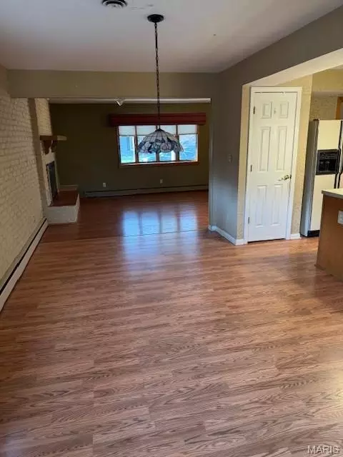 Living - 1105 James St, Washington, MO 63090 photo 4 of 8