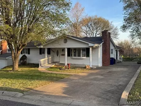 1105 James St, Washington, MO 63090