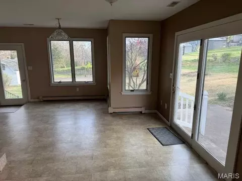 Living - 1105 James St, Washington, MO 63090 photo 5 of 8