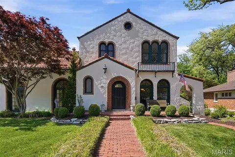 10 Oak Knoll Pl, Belleville, IL 62223