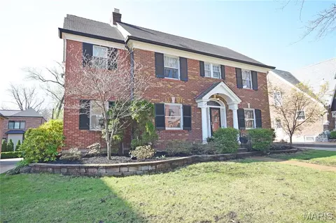 7424 Buckingham Dr, Clayton, MO 63105