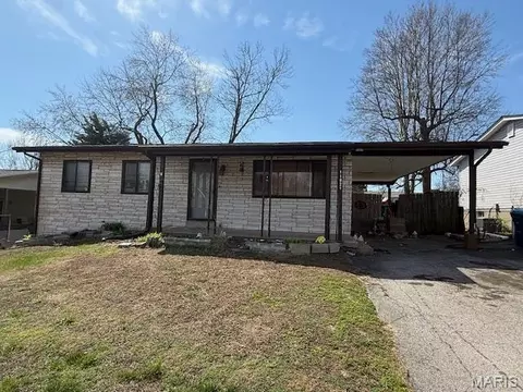 11924 Glenridge Dr, Maryland Heights, MO 63043