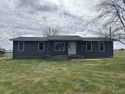 3495 Miles Station Rd, Brighton, IL 62012