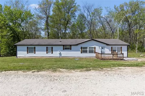410 Julie Ct, Elsberry, MO 63343