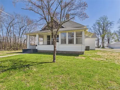 3 S Hickory St, Dexter, MO 63841