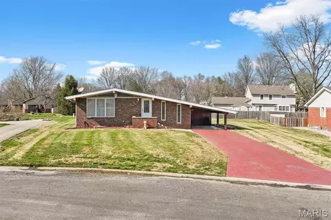 595 W 4th St, Trenton, IL 62293