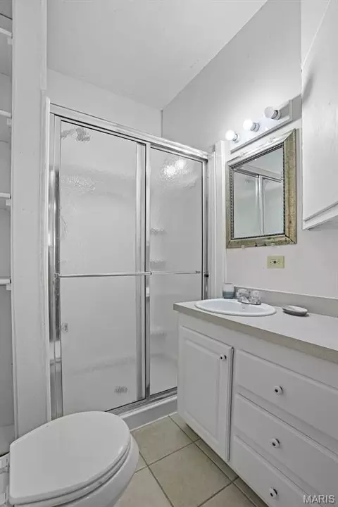 Bath - 213 Macarthur St, Washington, MO 63090 photo 1 of 3